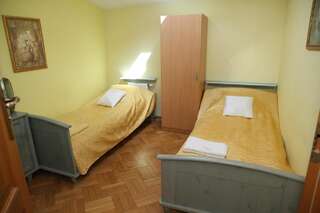Хостелы Hostel Va Bank Жешув Двухместный номер с 1 кроватью или 2 отдельными кроватями, общая ванная комната-5